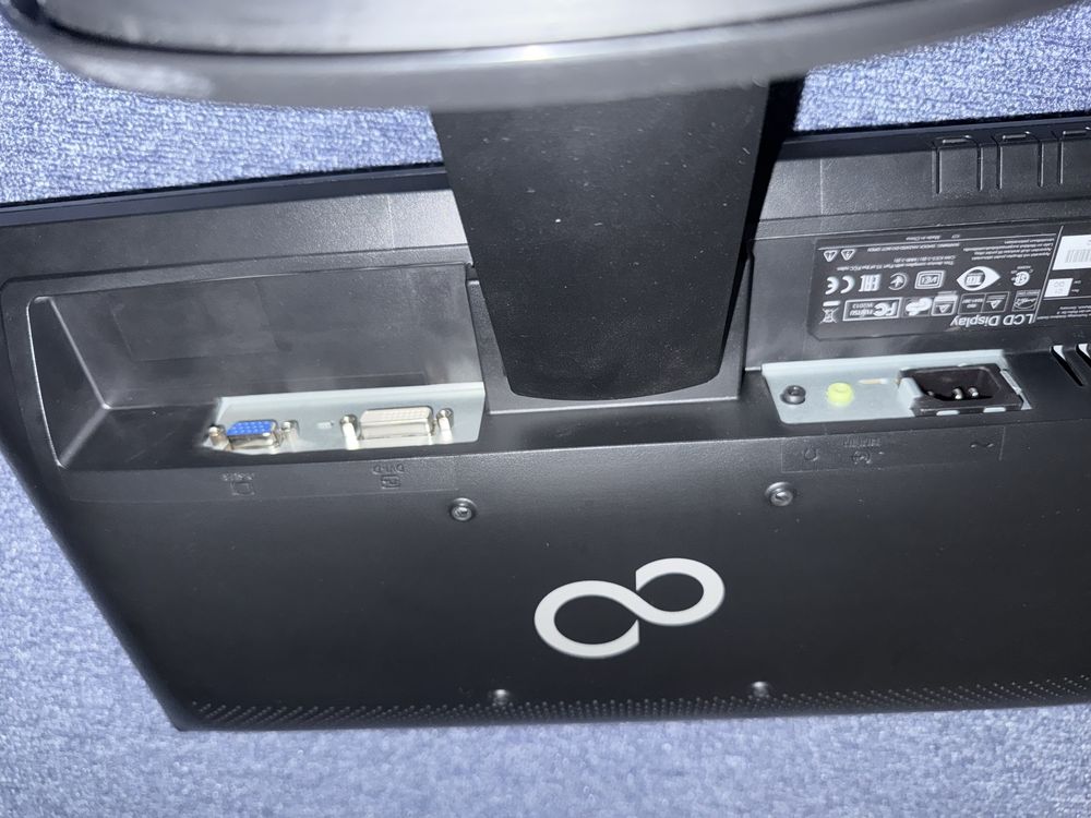 Monitor Fujitsu.