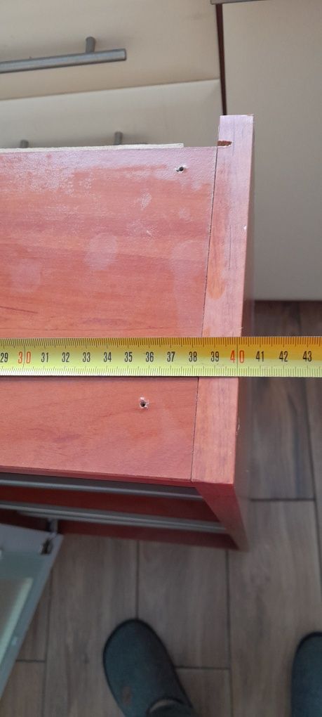 Półka zamknięta wisząca
