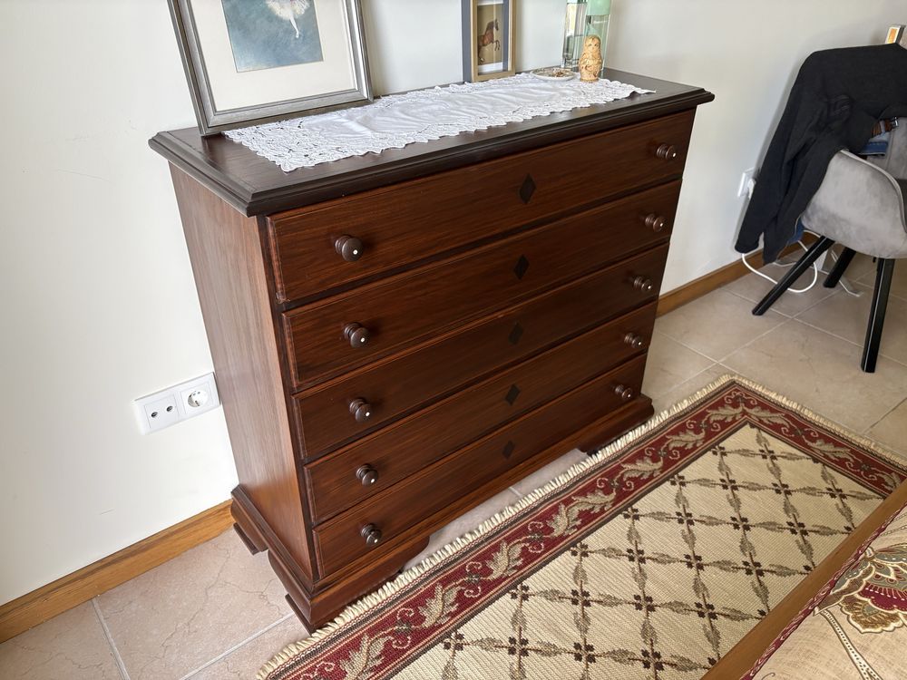 Mobilia de Quarto D. Maria (Comoda e mesas Cabeceira)