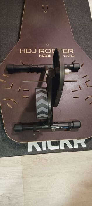 Trenażer Wahoo Kick Core+Platforma HDJ Rocker+mata Wahoo+Wentylator