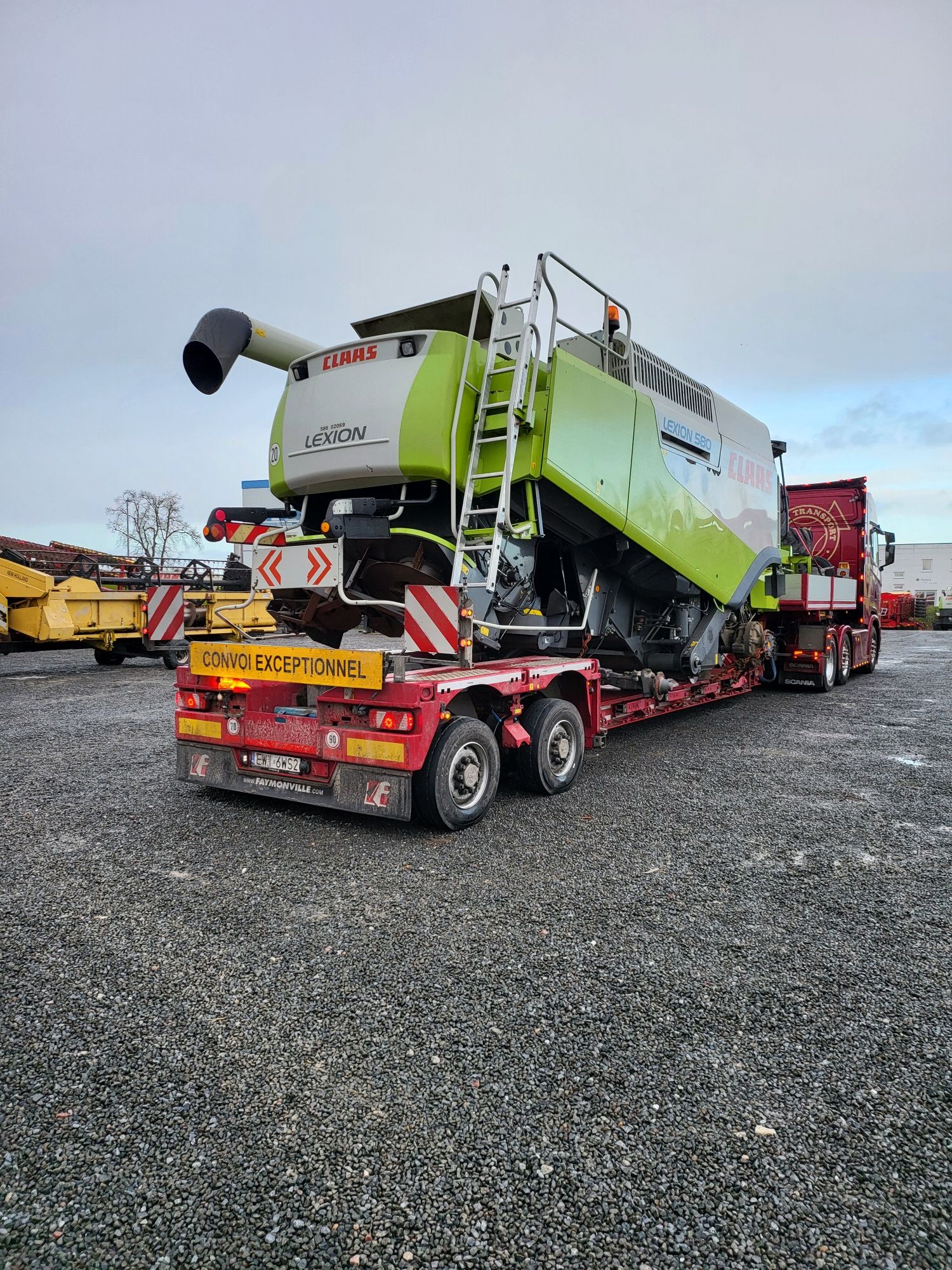 Transport kombajnów sieczkarni opryskiwaczy forwarder harvester domków