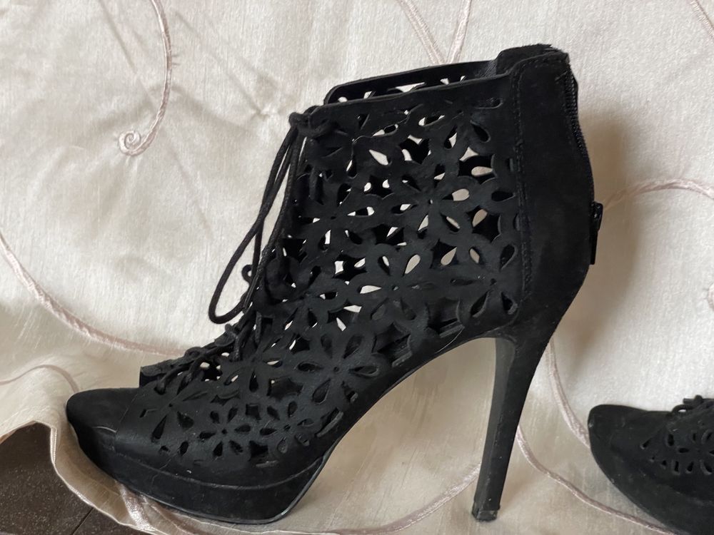 Eleganckie czarne buty Catwalk