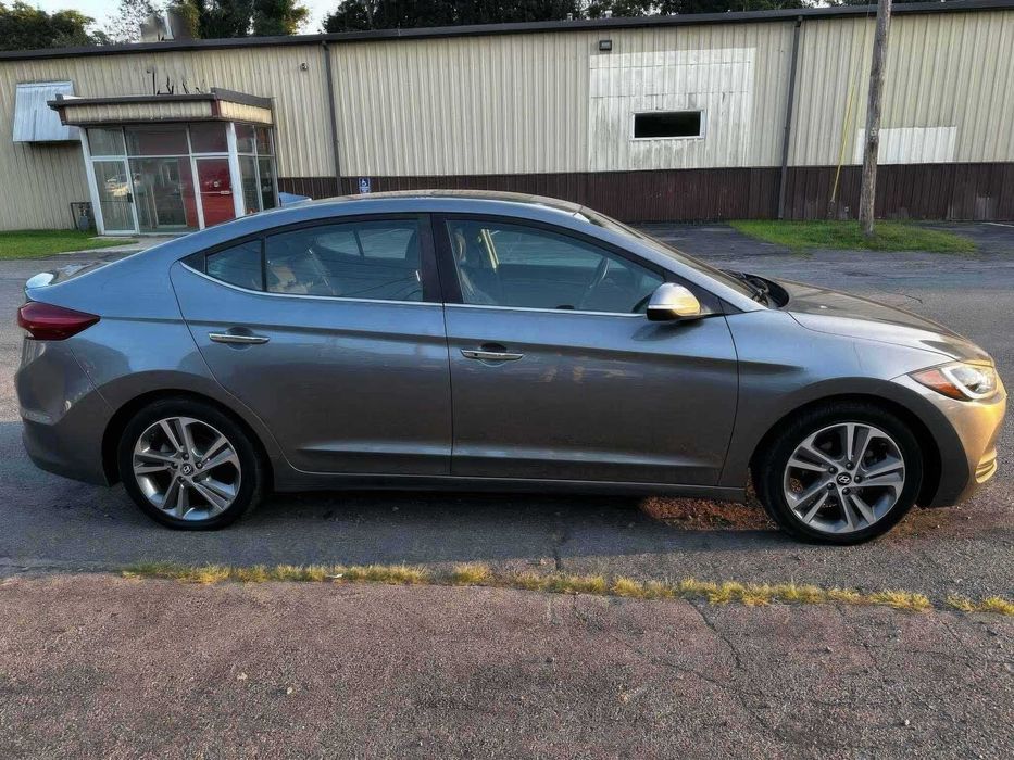 Hyundai Elantra Limited      2017