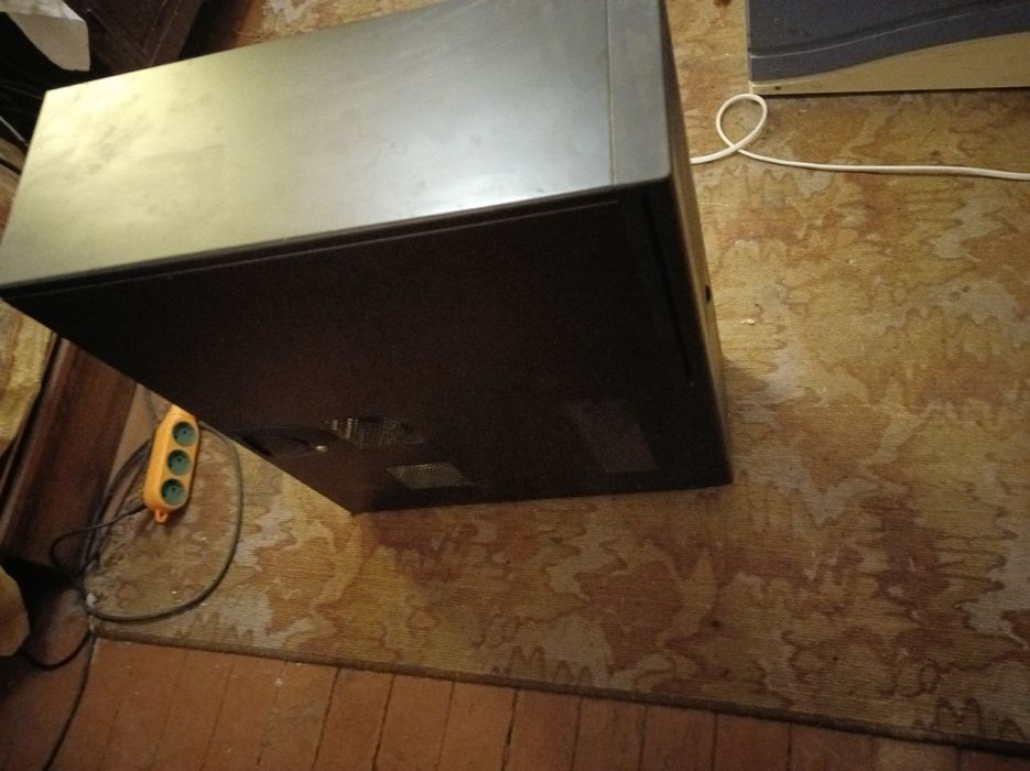 Корпус для комп'ютера сервера дуже дуже великий