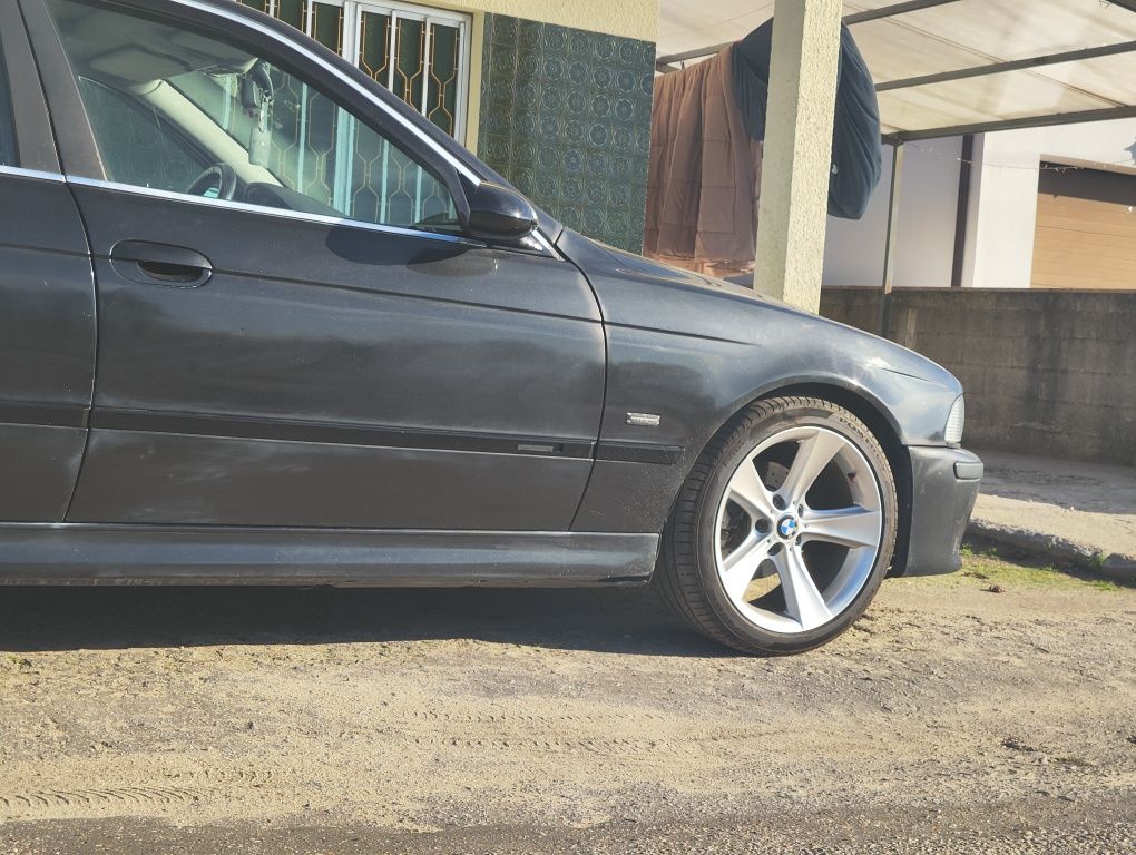 Vendo bmw e39 528i 1996