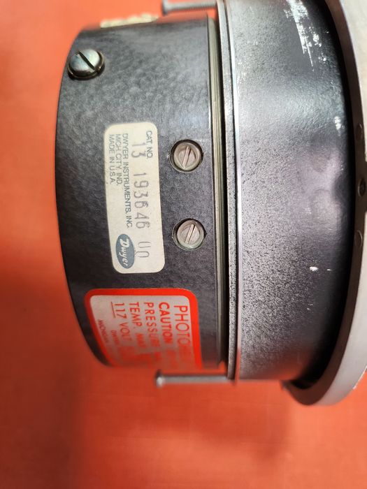 manometr różnicowy.  Dwyer Photohelic® Gage.