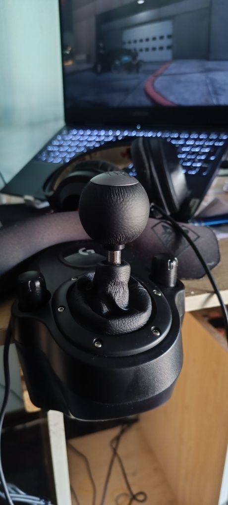 Logitech g29, pedais e shifter