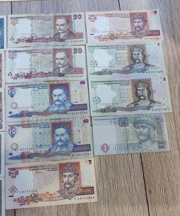 Sprzedam zestaw ukraińskich Hrywien UNC 19 st