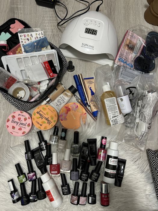 Набір для манікюра гель лаки лед лампа косметика тональний крем пудра