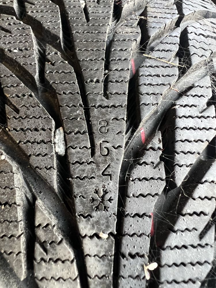 185/60/15 Nokian hakkapeliitta R2