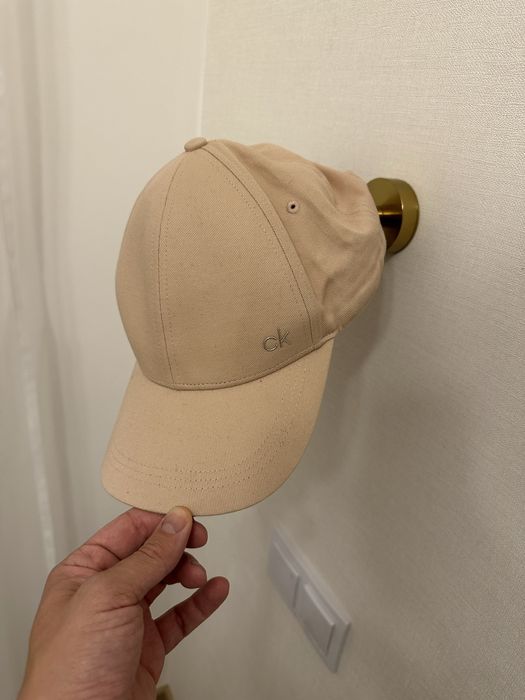 Czapka Calvin Klein damska, one size. Stan BDB-
