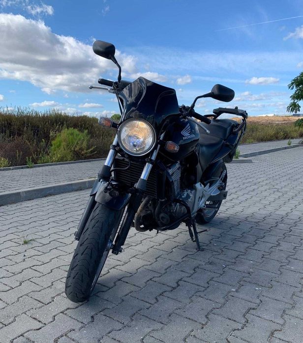 Mota Honda CBF 500 SA, em bom estado