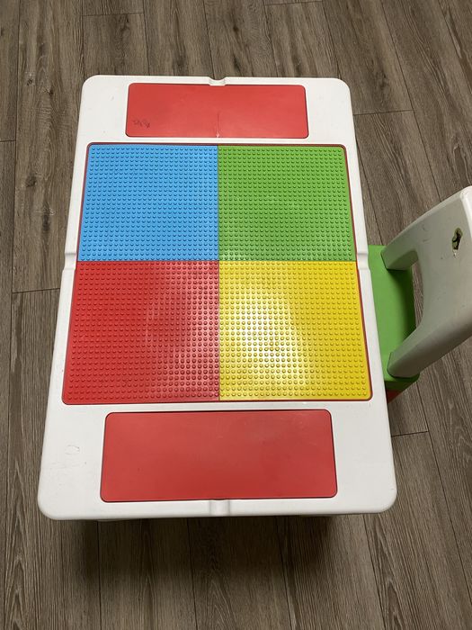 Дитячий столик для творчості