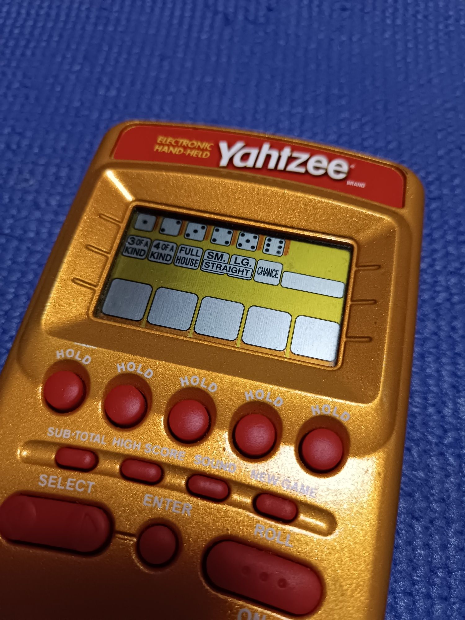 Yahtzee Gold Edition портативная электронная игра 2002 года.
