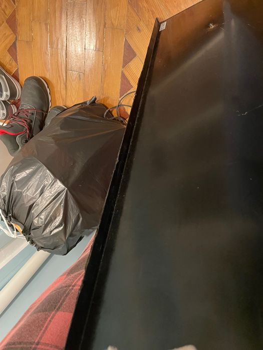 Placa metálica preta