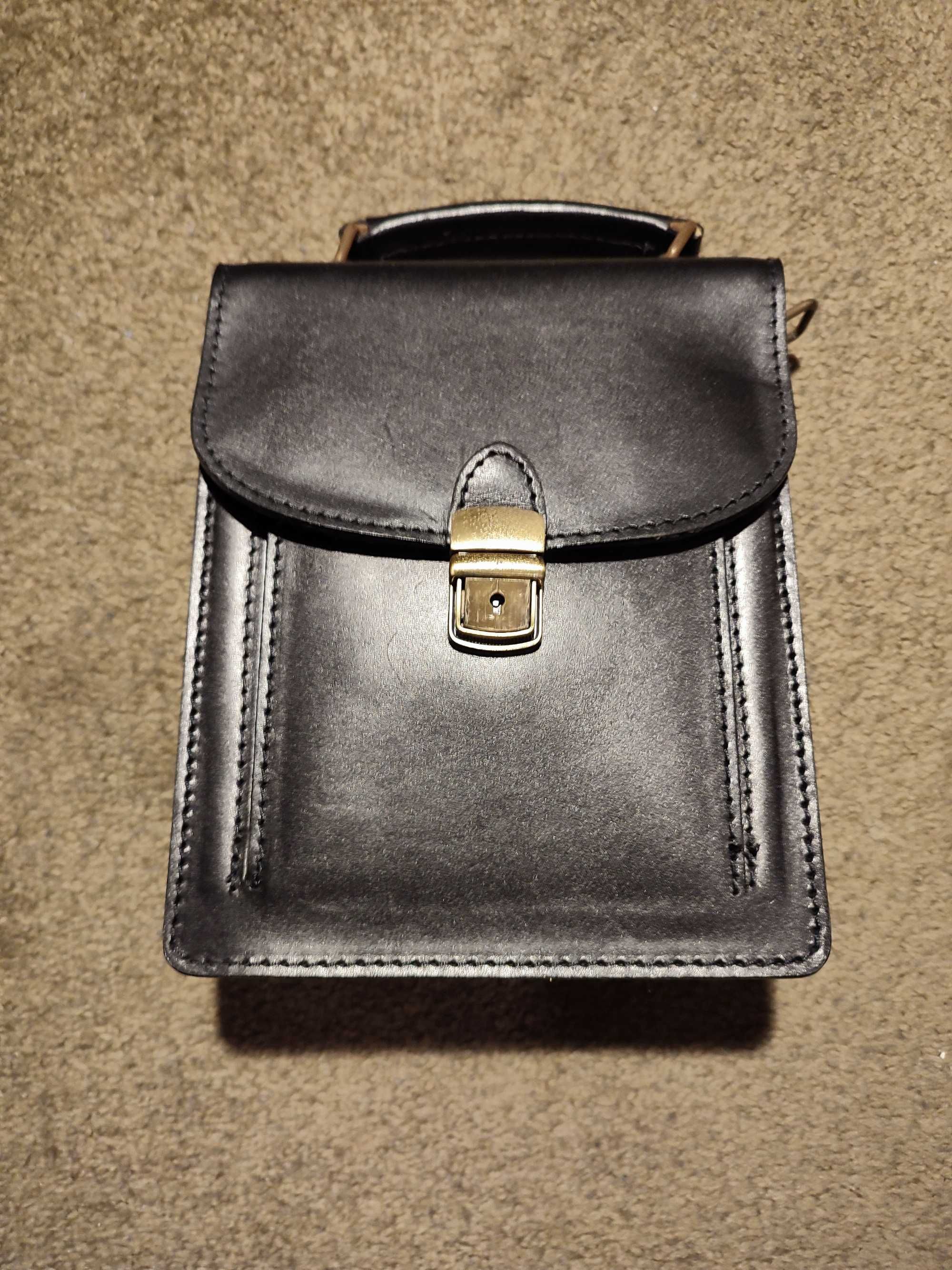 Bolsa em Pele Genuína –  22 x 18 x 8 cm