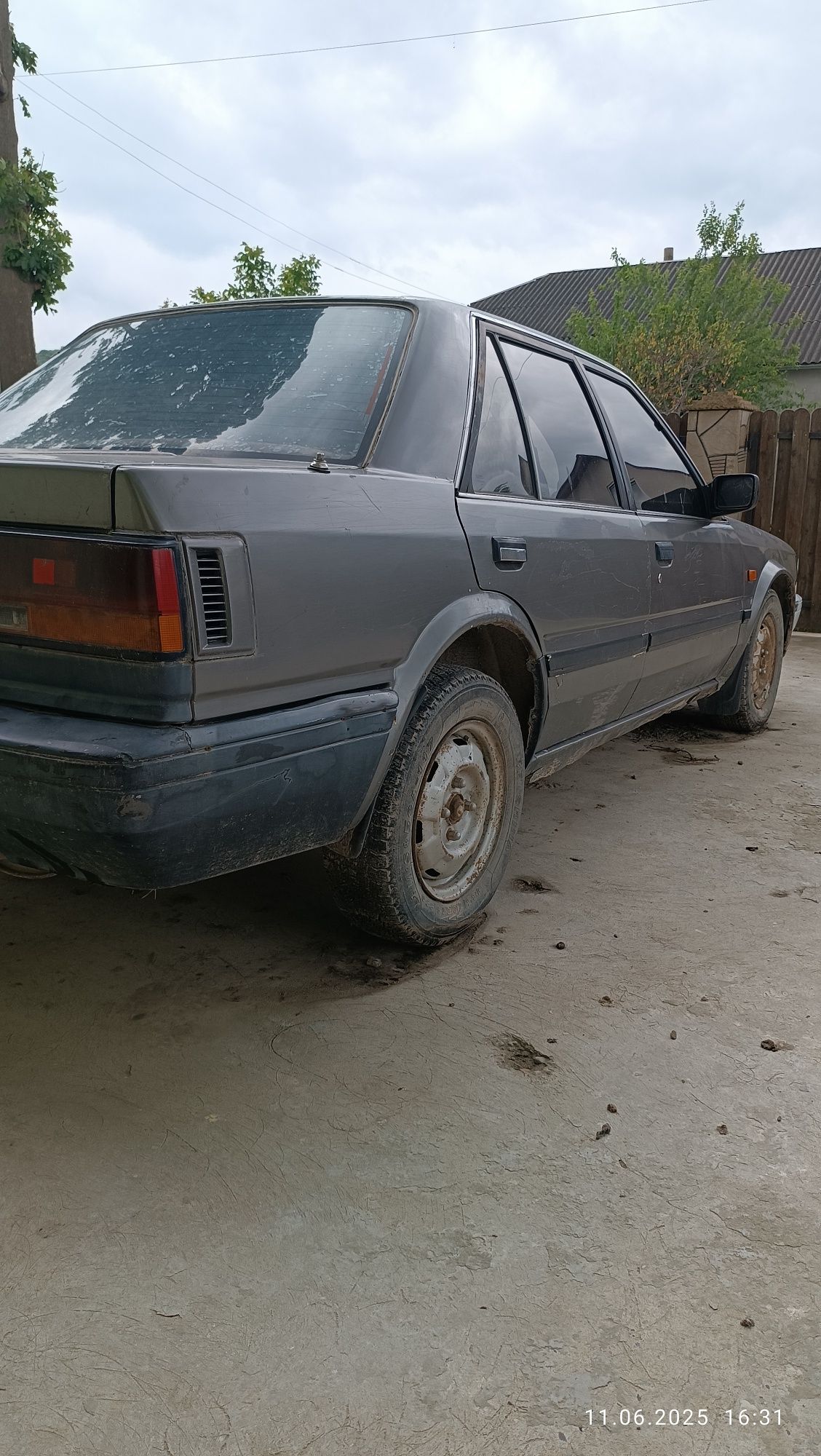 Нісан блюмбірд 1988