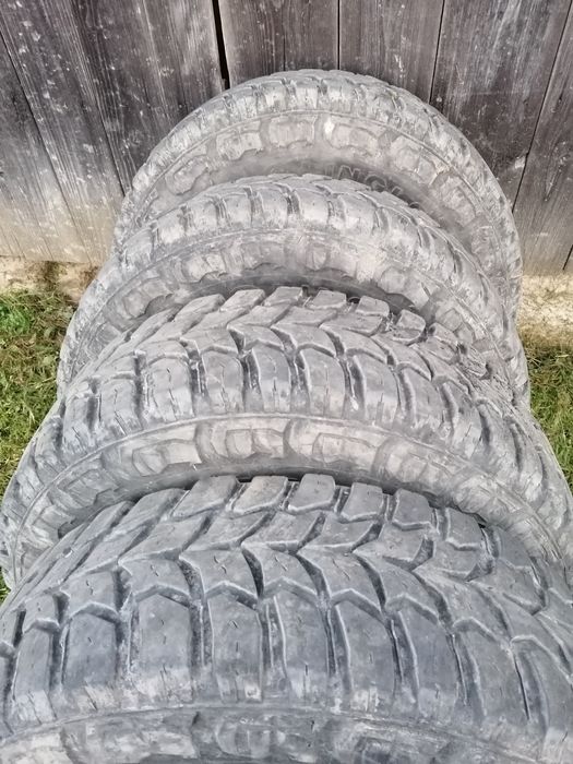 Резина болотяна в хорошому стані 245/75/16