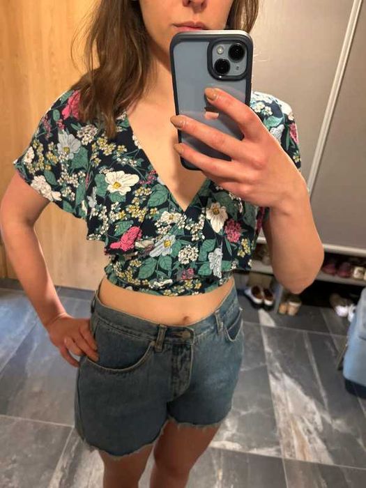 Krótka bluzka w kwiaty Roxy