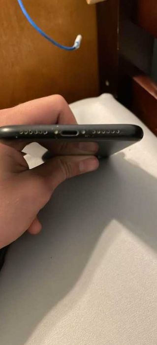 iPhone XR 64g preto otimo estado ,original e capa incluida