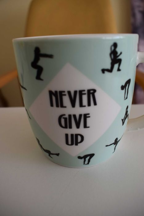 Kubek ceramiczny - fitness , motywacyjny - Nigdy się nie podawaj .
