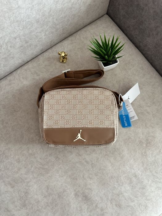 Сумка Air Jordan Monogram Crossbody | Nike, найк, джордан месенджер