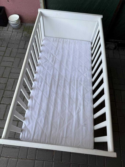 Białe Drewniane Łóżeczko Niemowlęce