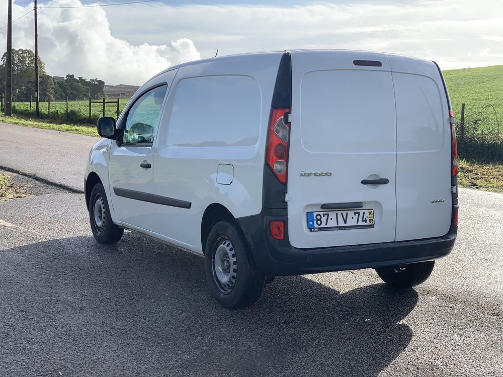 Renault Kangoo 1,5 dci, 2010. Livro de revisoes completo.