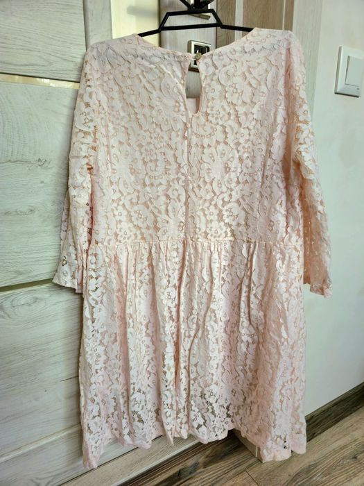 Ніжно-рожева мереживна сукня
