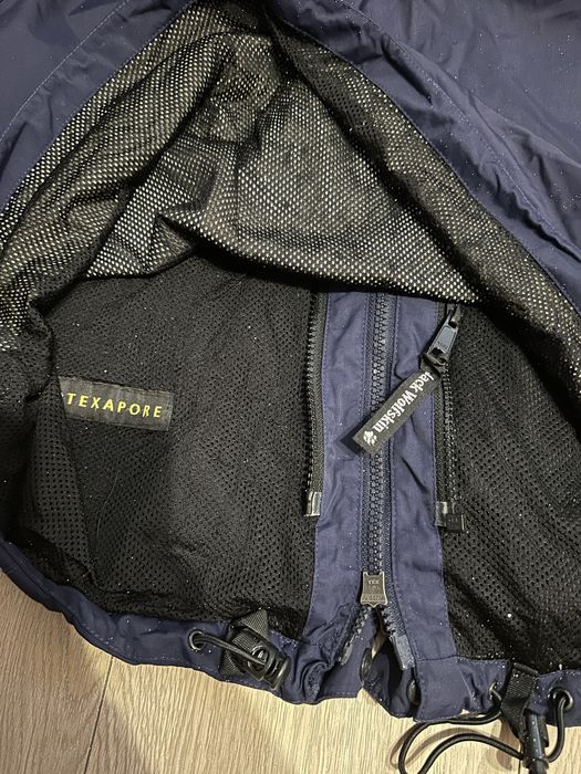 Трекінгова вітрьовка Jack Wolfskin на Gor tex