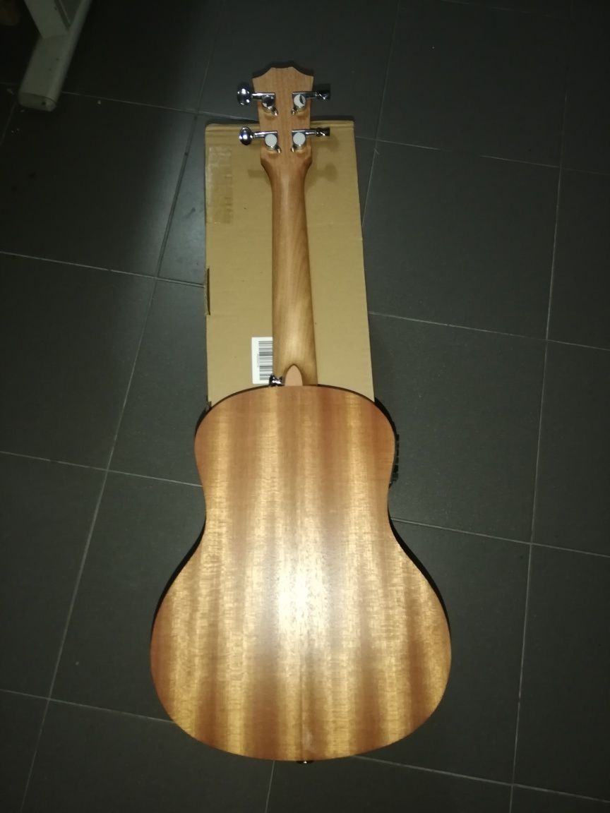 Ukulele tenor elétrico