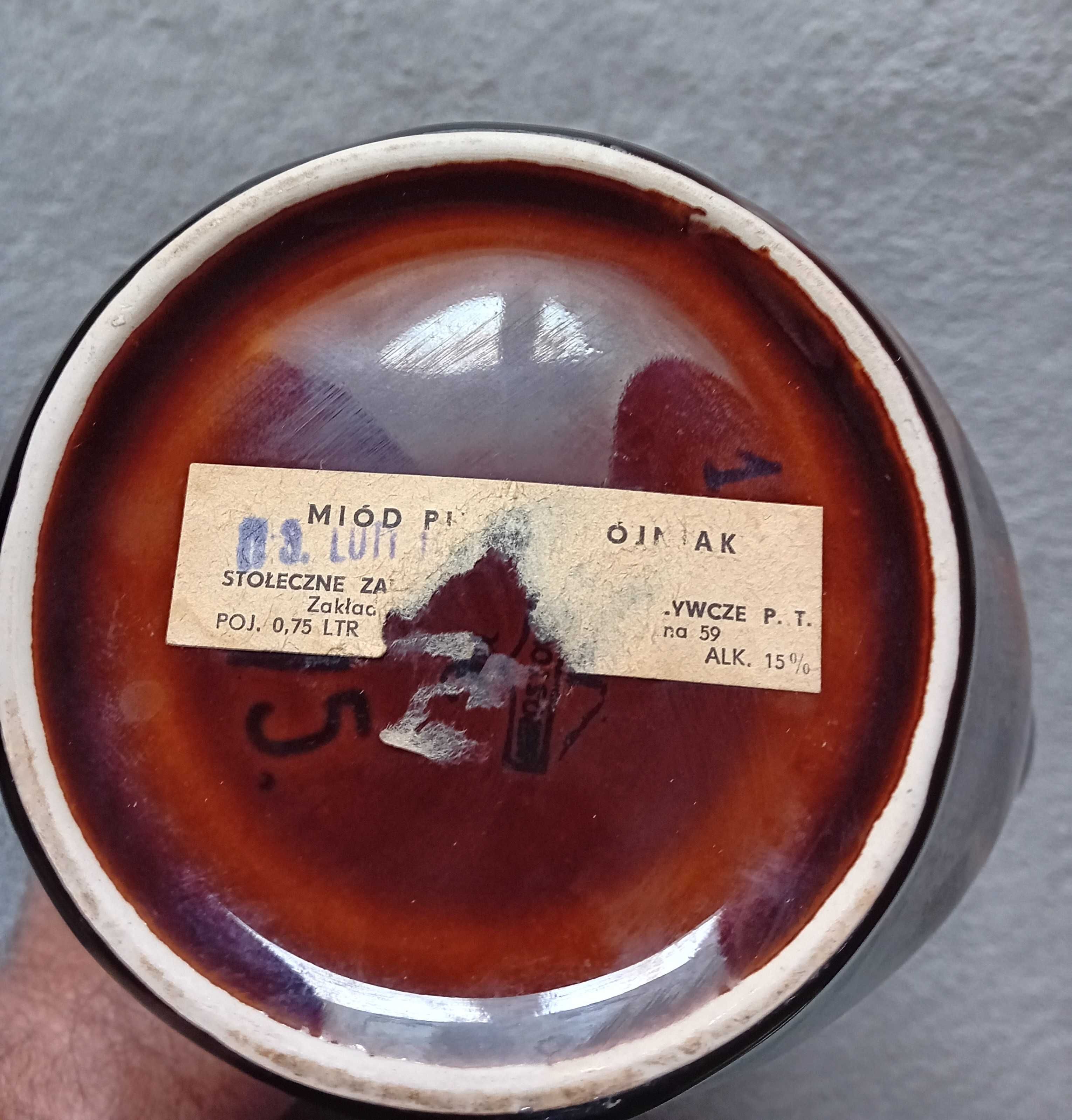 Ceramiczna karafka do miodu pitnego Mirostowice. Projekt Adam Sadulski