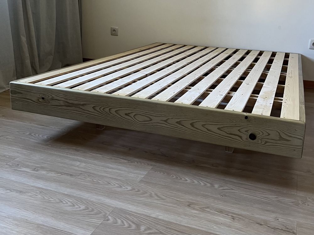 Cama “Voadora” em madeira. 140x200