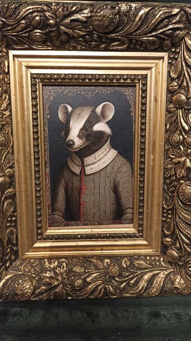 Grafika w drewnianej złotej ramie