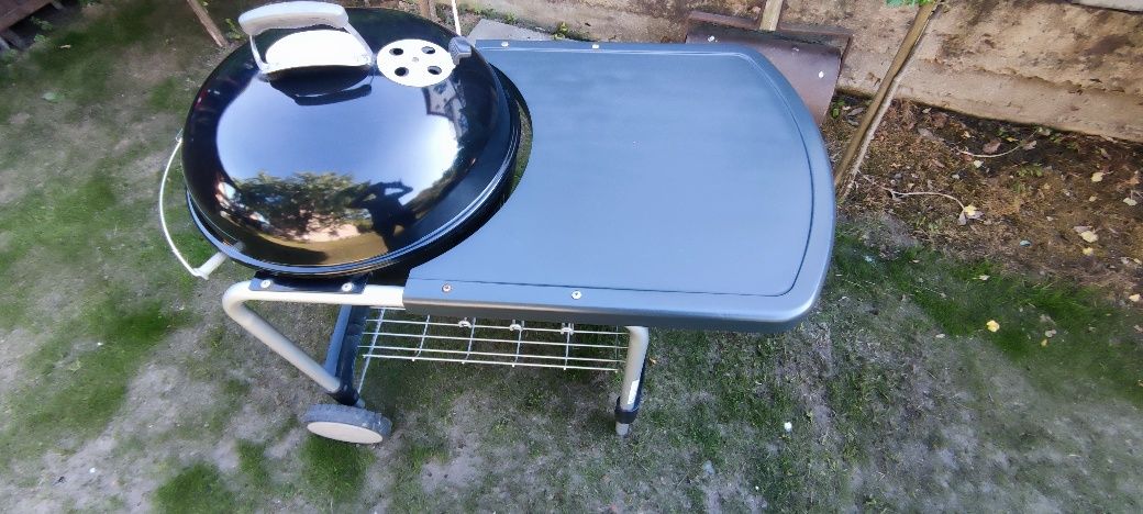 Grill Weber ze stolem 57 cm