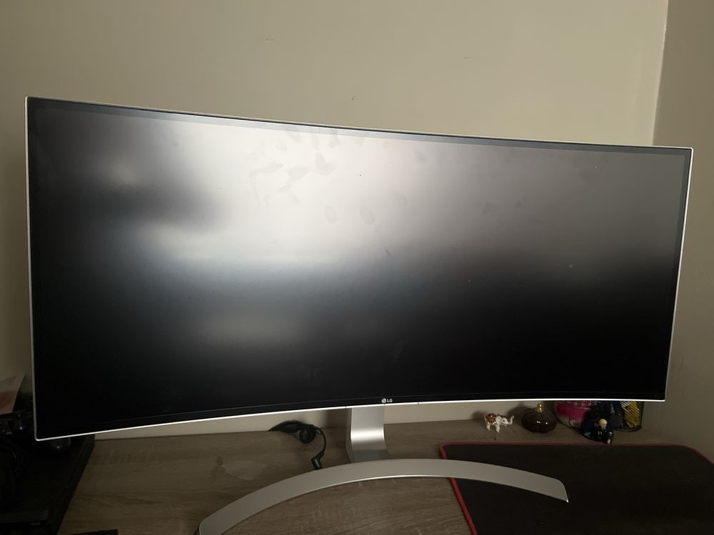 LG 34UC99-W – 34” UltraWide QHD, USB-C, IPS, FreeSync monitor