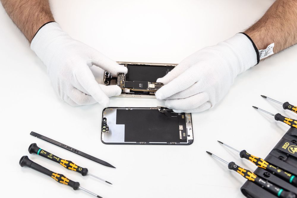 Naprawa Apple iPhone Macbook iPad Watch Certyfikowany Serwis  Kielce