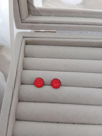Czerwone kolczyki damskie diamentowe