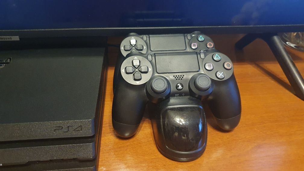 Приставка Sony PlayStation 4 PRO