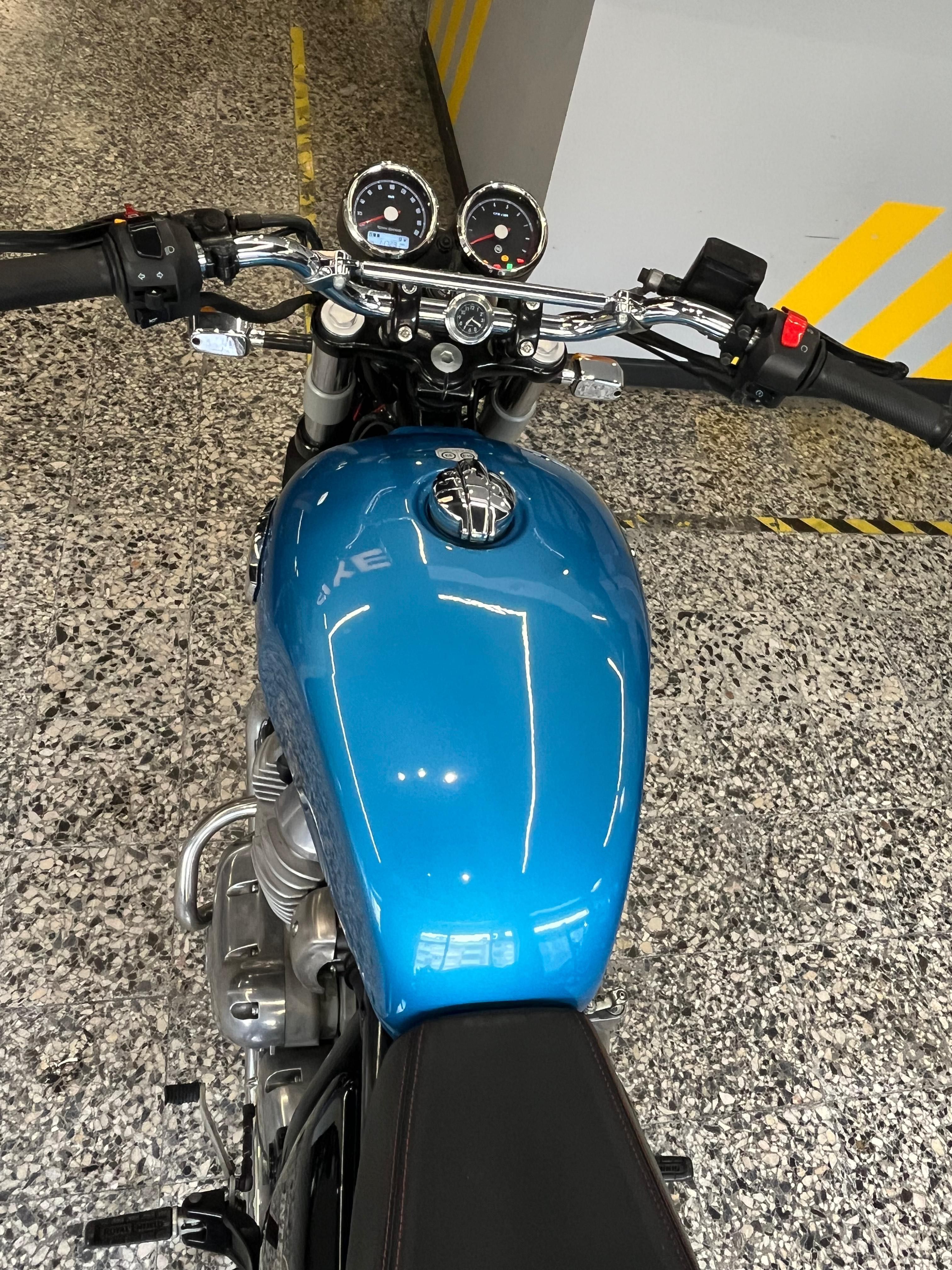 Royal Enfield Interceptor 650 de 2021 Impecável com Extras