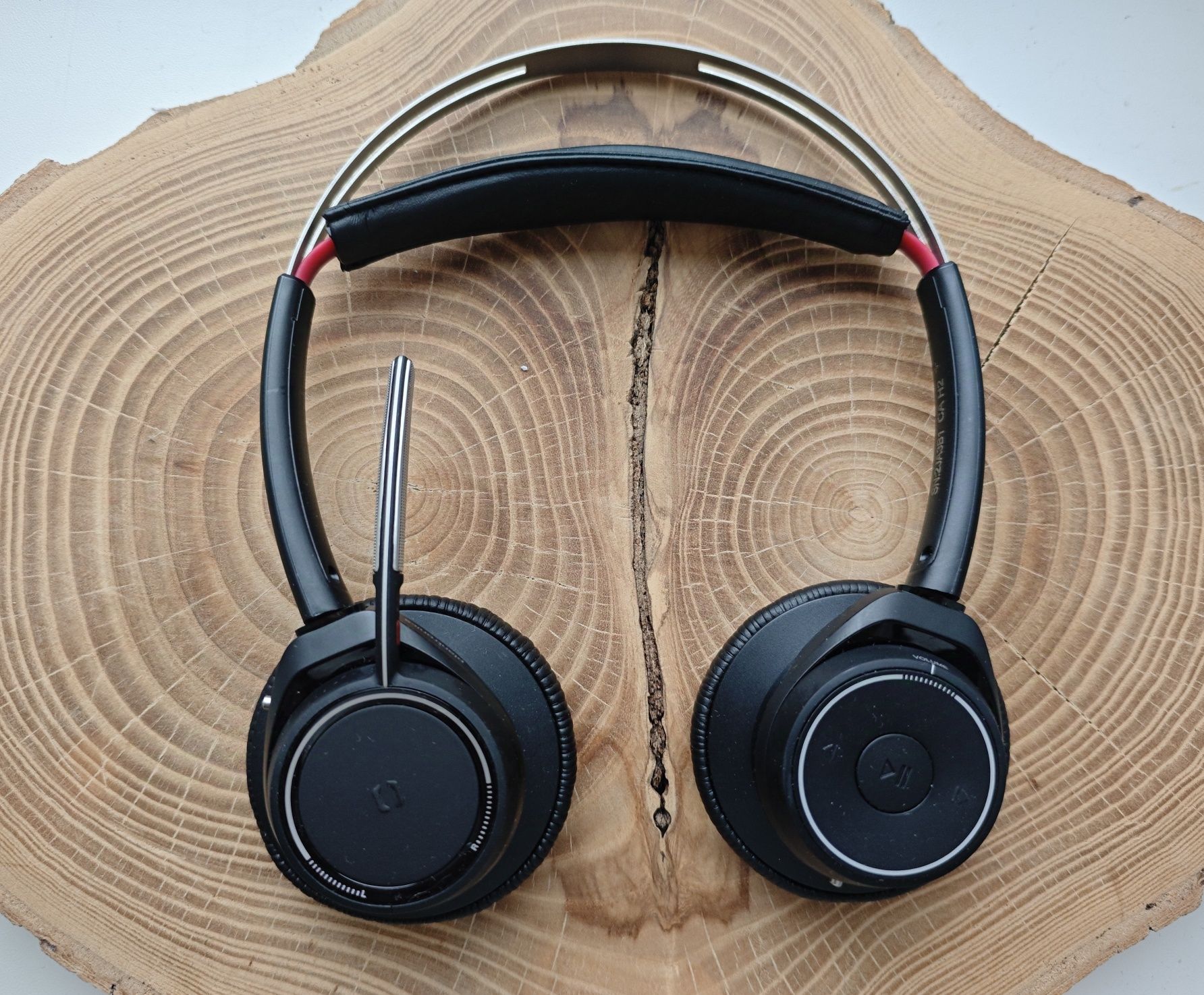 Бездротові Bluetooth навушники Poly Voyager Focus UC з шумопоглинанн