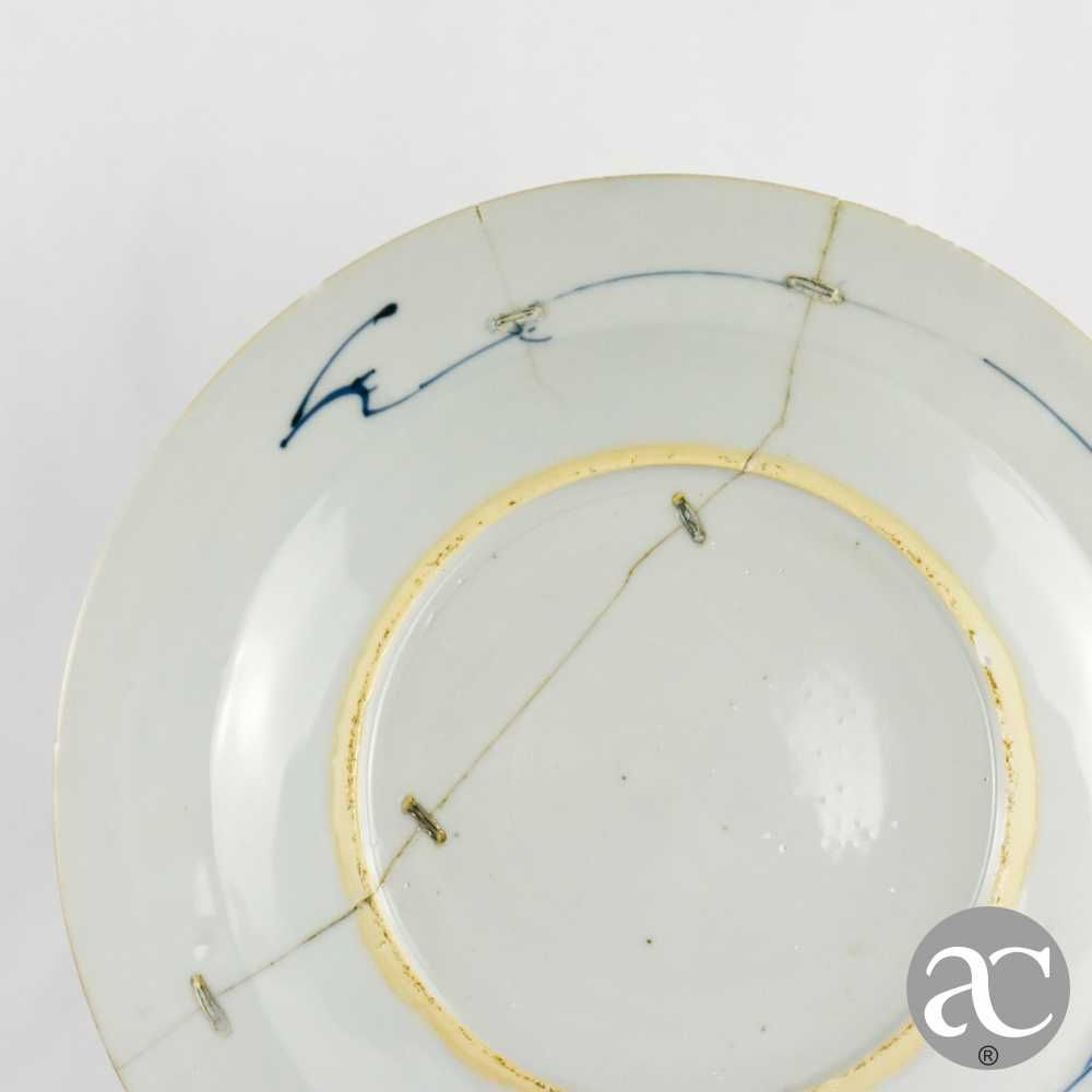 Prato China período Kangxi, séc. XVII / XVIII, com reservas no verso