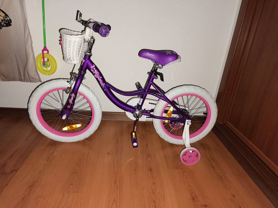 Bicicleta menina nova em caixa
