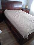 Cama casal com 4 gavetoes. 130x190cm