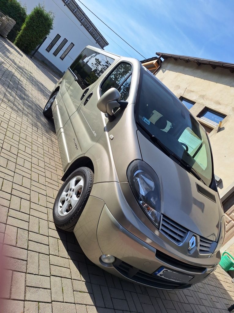 Renault trafic black edition long 9 osób