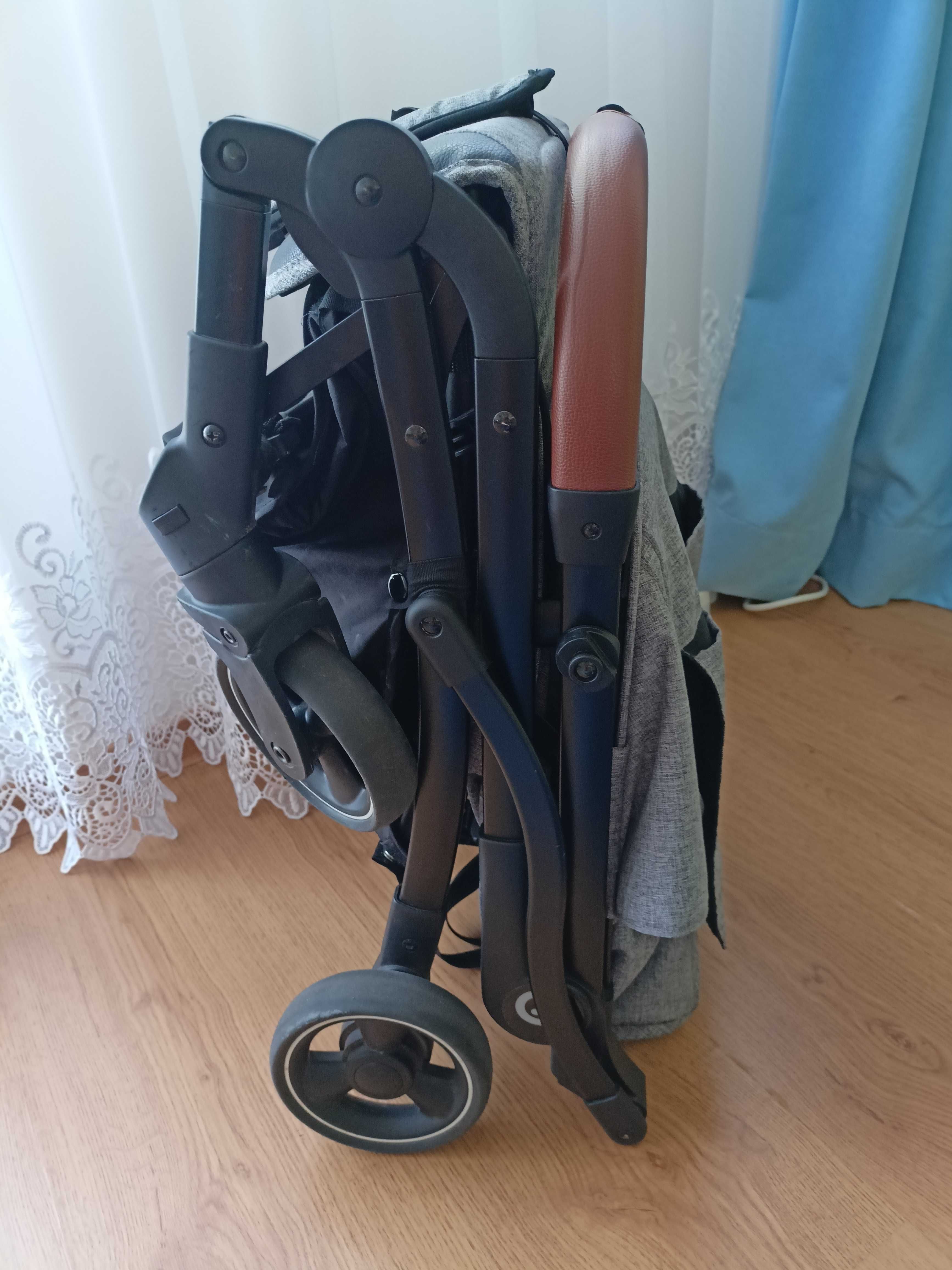 Ultra lekki wózek spacerowy MoMi 6m+