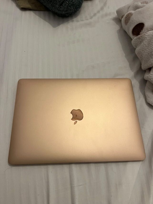 Apple MacBook 13 inch 256gb gold