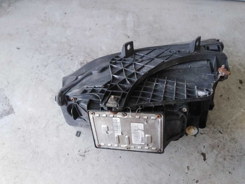 Audi A4 B6 Lampa Przód Prawa Xenon