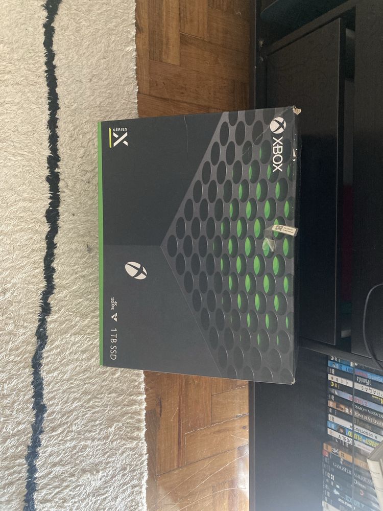 Xbox Series X 1TB + Comando HyperX Clutch Gladiate RGB