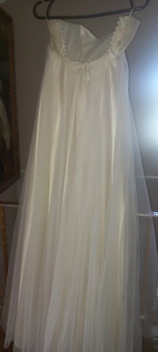 Весільна сукня або можна як випускна.